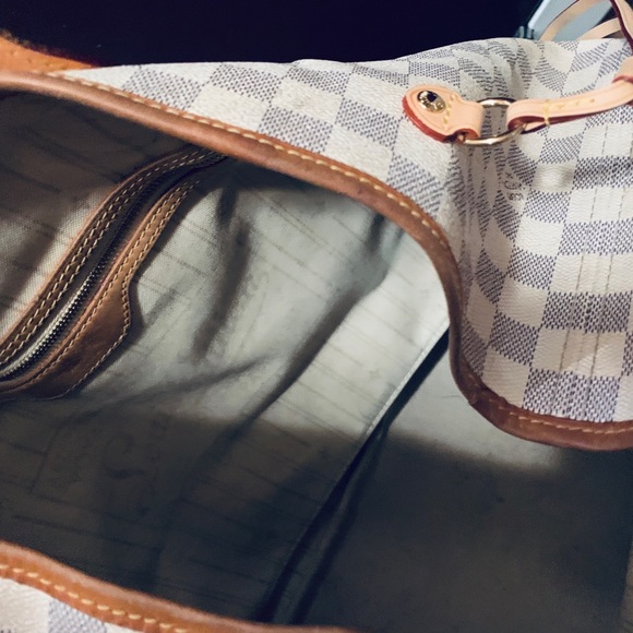 Louis Vuitton Bag - Picture 2 of 3